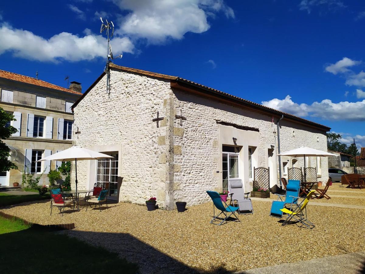 Les Gites Du Vigneron Et Cd'H Saint-Seurin-de-Palenne Exterior photo