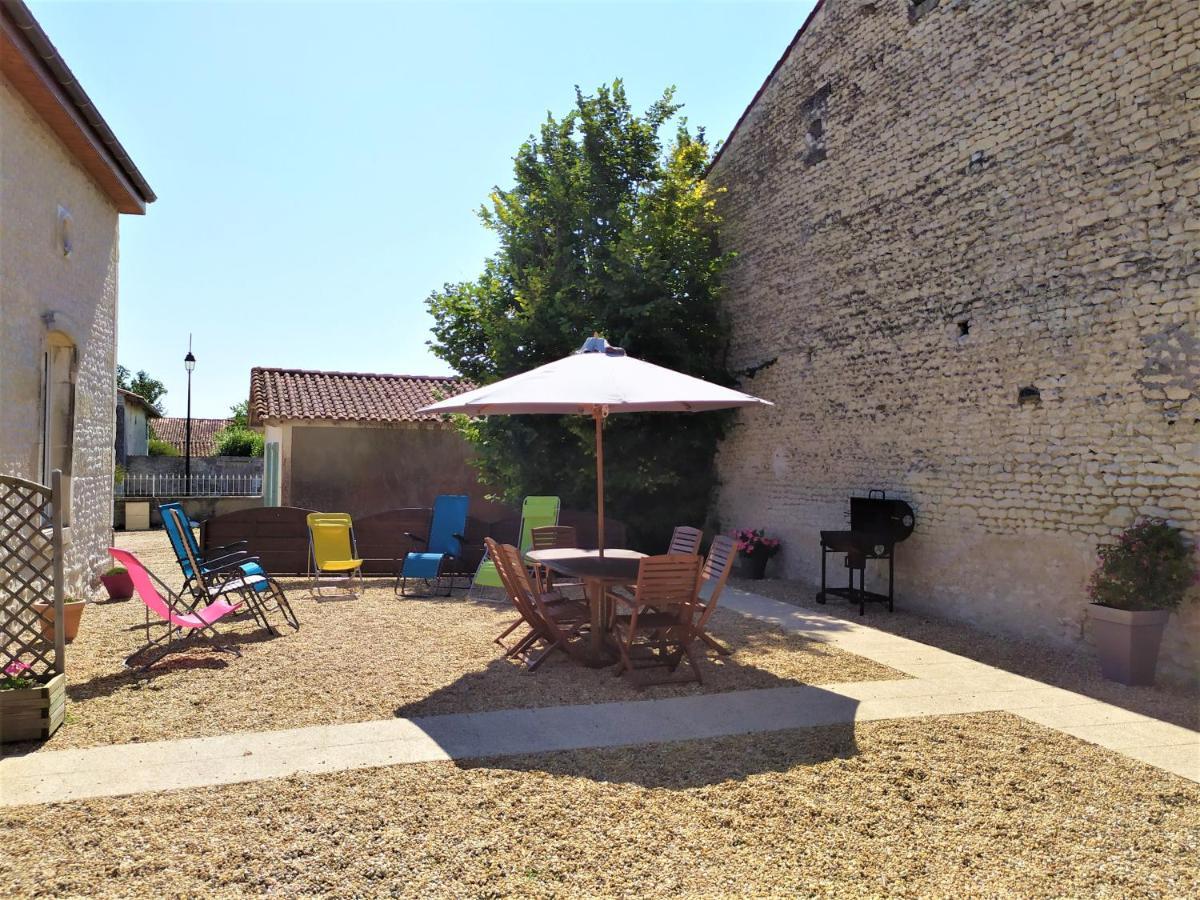 Les Gites Du Vigneron Et Cd'H Saint-Seurin-de-Palenne Exterior photo