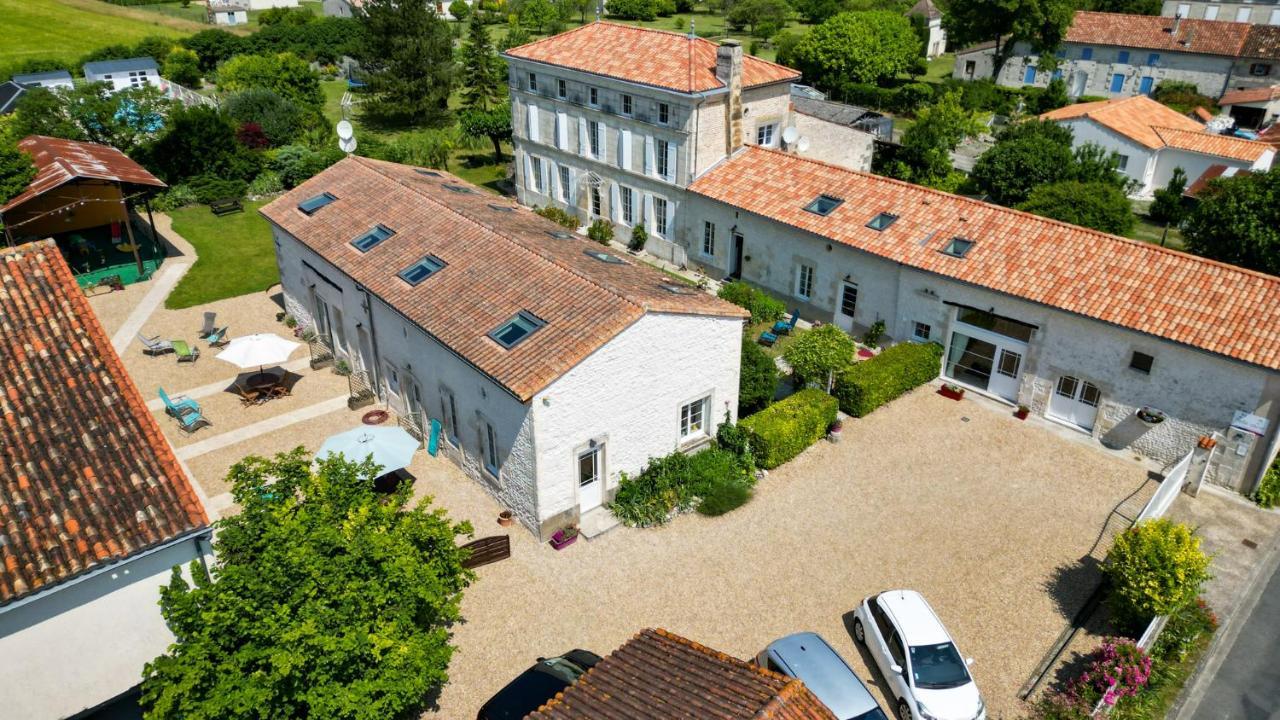 Les Gites Du Vigneron Et Cd'H Saint-Seurin-de-Palenne Exterior photo