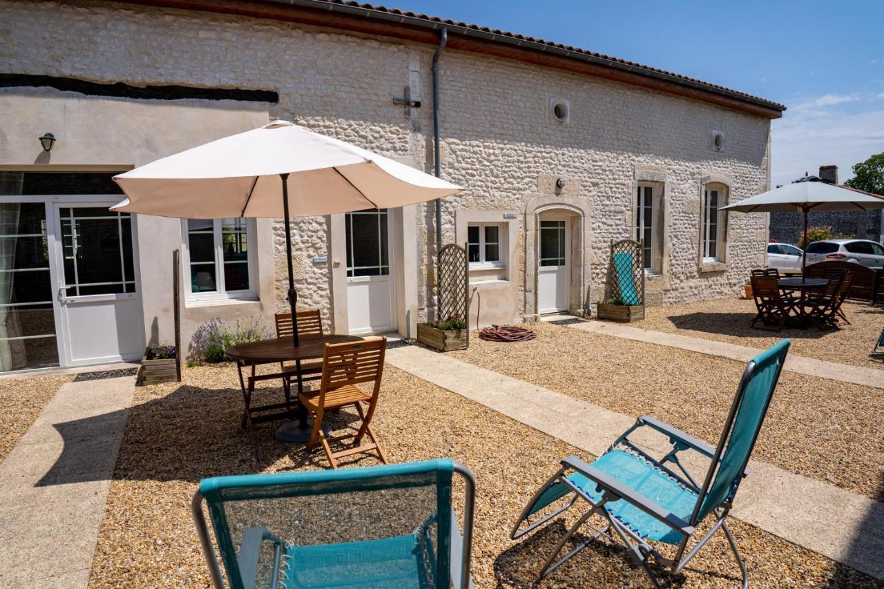 Les Gites Du Vigneron Et Cd'H Saint-Seurin-de-Palenne Exterior photo
