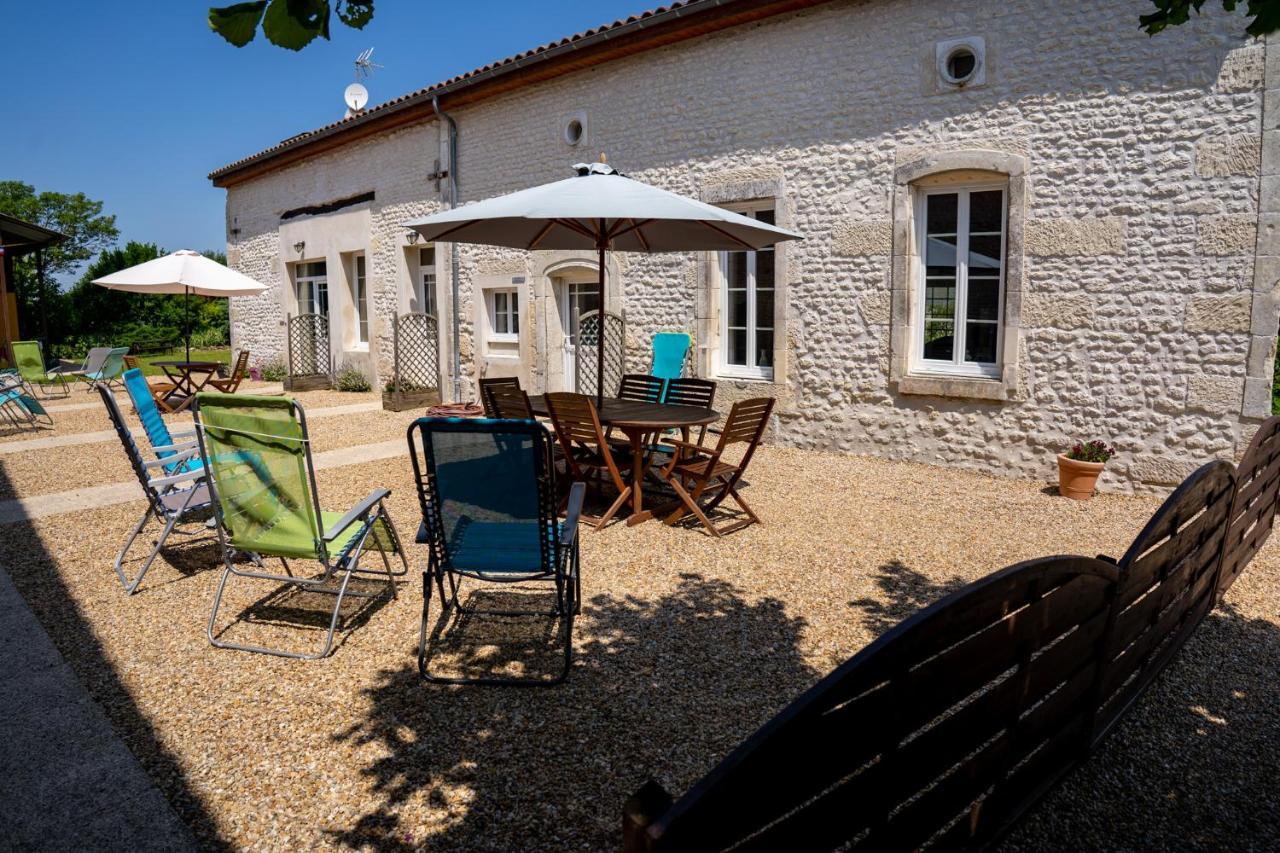 Les Gites Du Vigneron Et Cd'H Saint-Seurin-de-Palenne Exterior photo