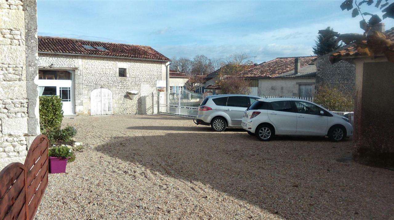 Les Gites Du Vigneron Et Cd'H Saint-Seurin-de-Palenne Exterior photo
