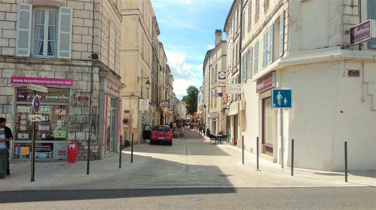 Les Gites Du Vigneron Et Cd'H Saint-Seurin-de-Palenne Exterior photo