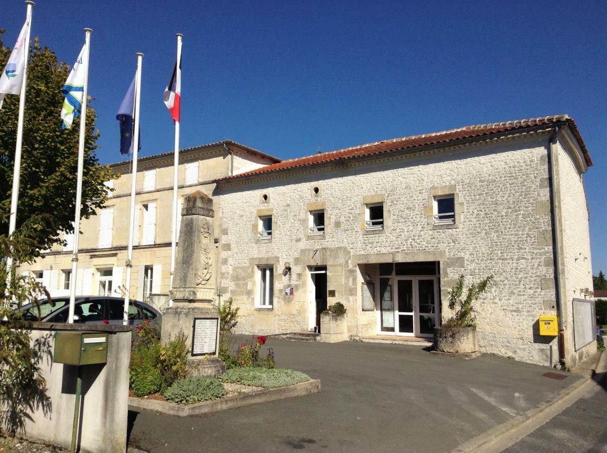 Les Gites Du Vigneron Et Cd'H Saint-Seurin-de-Palenne Exterior photo