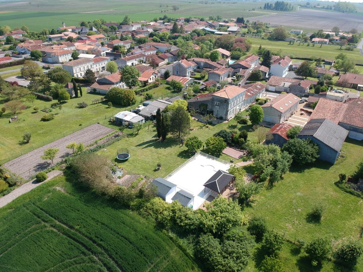 Les Gites Du Vigneron Et Cd'H Saint-Seurin-de-Palenne Exterior photo
